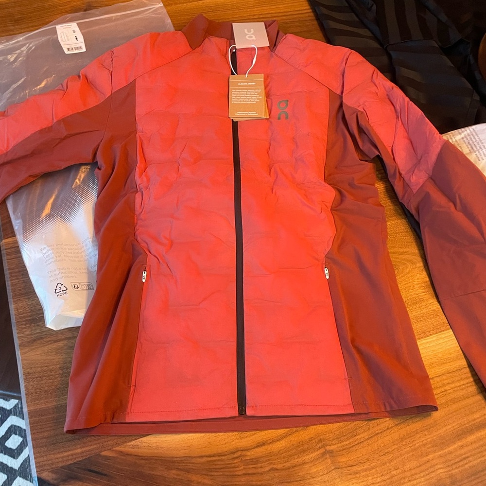ON Running 
Men’s small
NWT